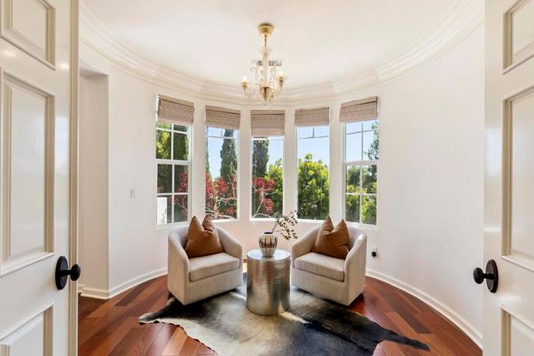 Chandelier, Interior, Sun Room, Wood Texture Flooring
