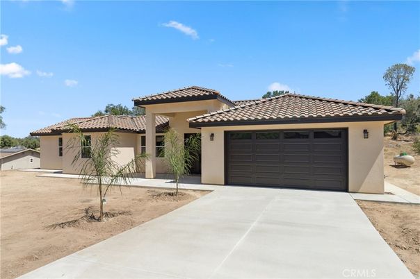 Attached, Exterior, Facade, Mediterranean