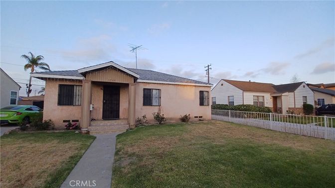 Backyard, Exterior, Facade, Ranch