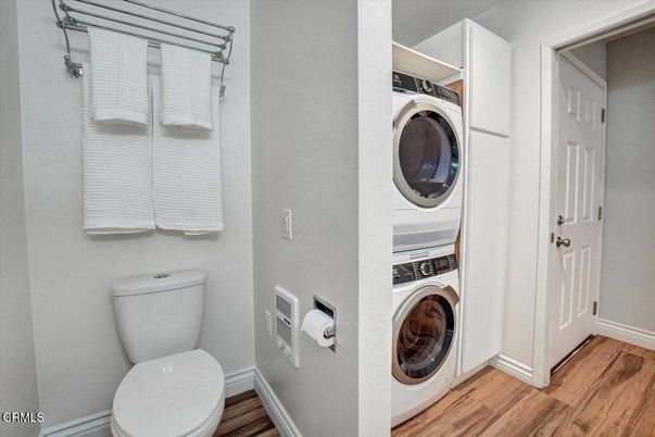 Interior, Utility Closets, Washer, Wood Texture Flooring