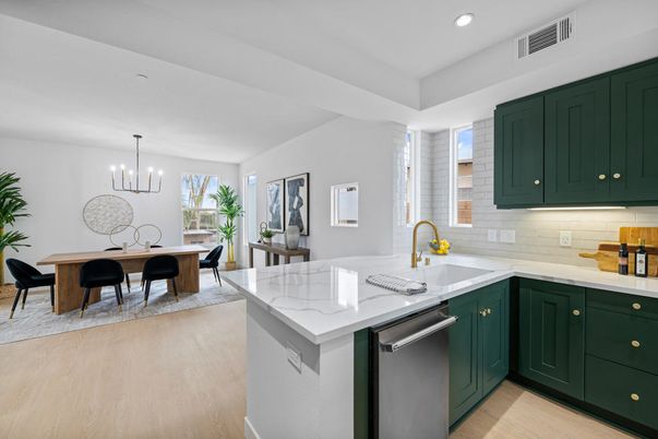 Chandelier, Dining room, Interior, Kitchen, Pendant Lights, Recessed Lighting, Wood Texture Flooring