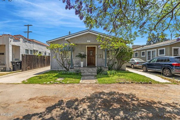 Exterior, Facade, Ranch