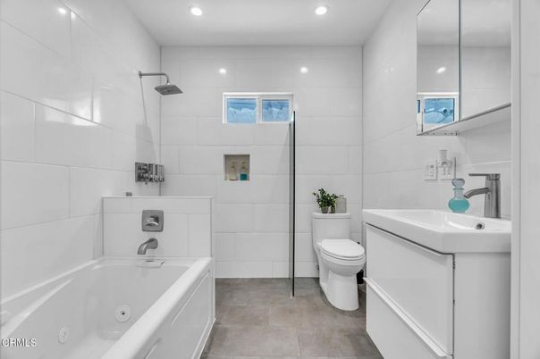 Bathroom, Interior, Recessed Lighting