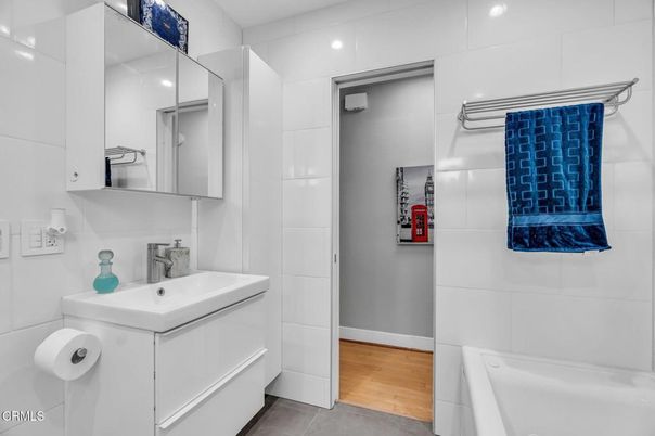 Bathroom, Interior, Recessed Lighting, Wood Texture Flooring