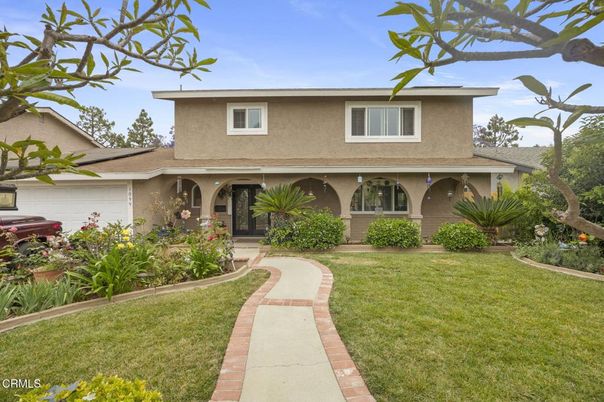 Attached, Backyard, Exterior, Facade, American Foursquare