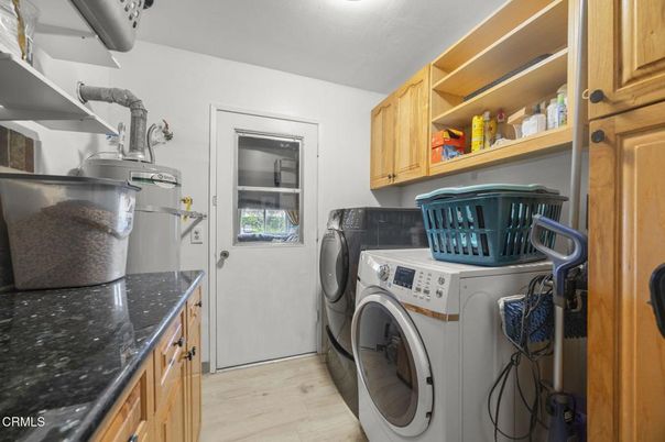 Interior, Washer, Wood Texture Flooring