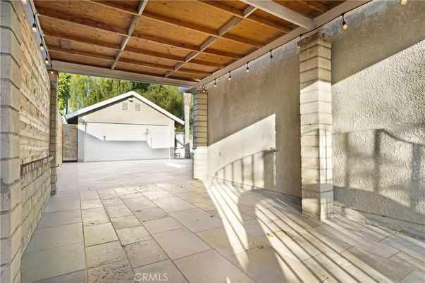 Detached Garage, Exterior