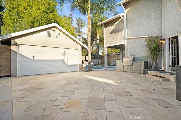 Detached Garage, Exterior