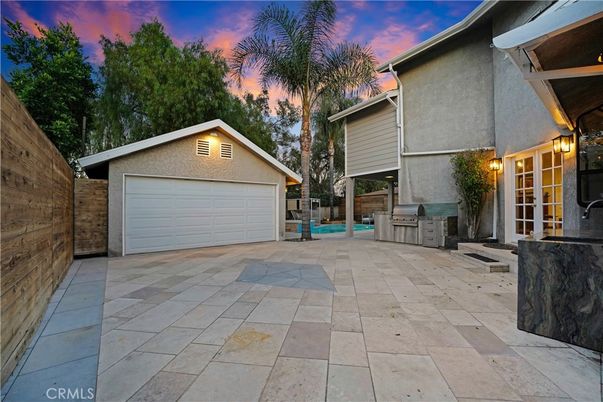 Detached Garage, Exterior