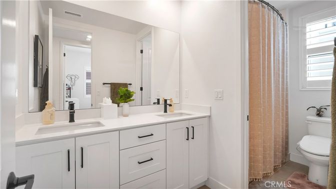 Bathroom, Dual Sink Vanities, Interior