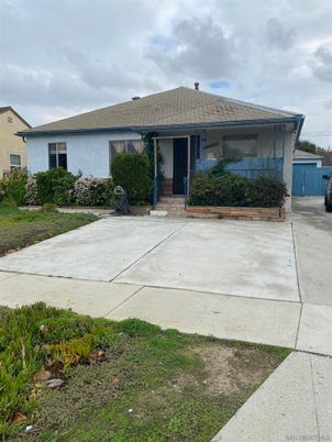 Backyard, Exterior, Facade, Ranch