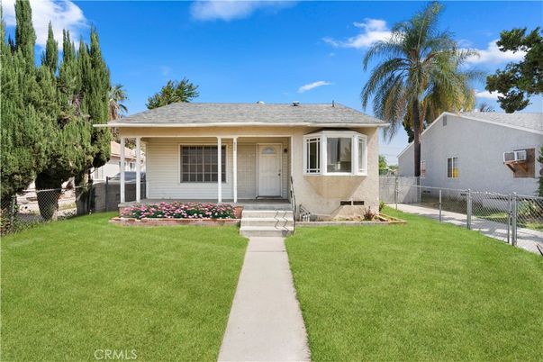 Backyard, Exterior, Facade, Ranch