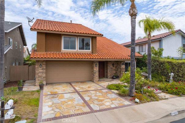 Attached, Exterior, Facade, Mediterranean