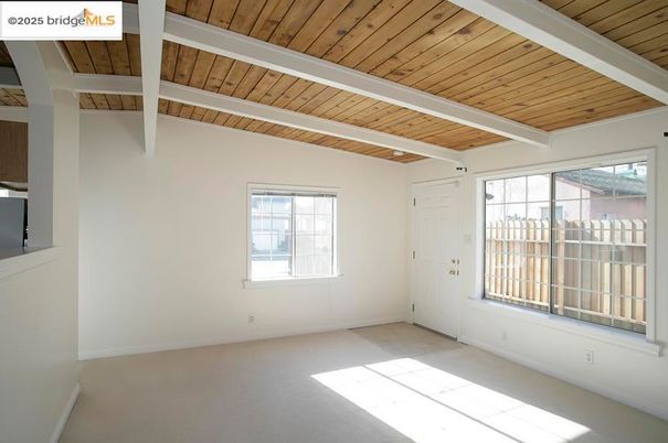 Empty room, Interior, Wooden Beams, Wooden Ceilings