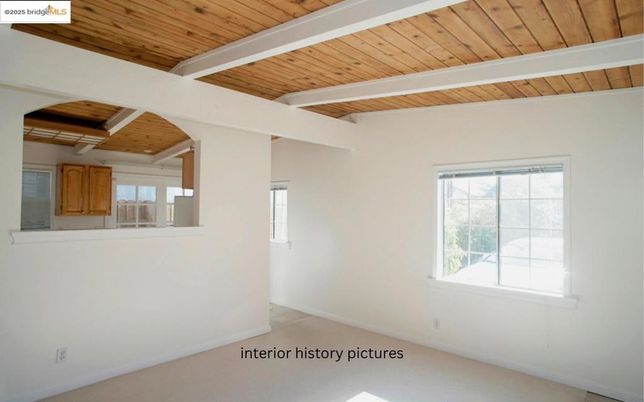 Empty room, Interior, Wooden Beams, Wooden Ceilings