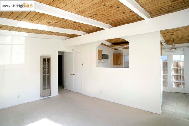Empty room, Interior, Wooden Ceilings