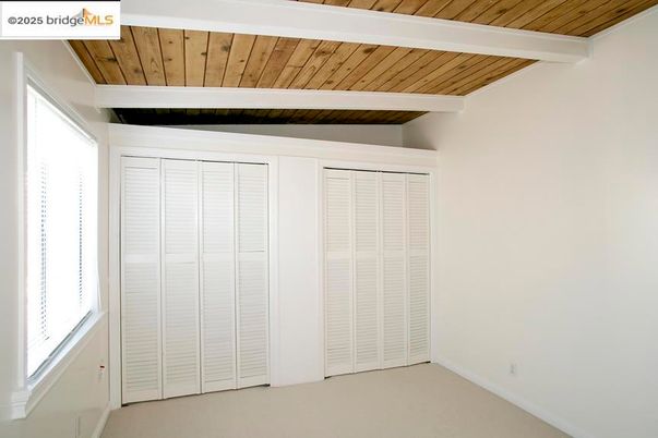 Empty room, Interior, Wooden Ceilings