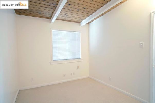 Empty room, Interior, Wooden Ceilings