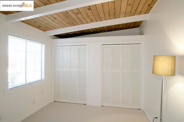 Empty room, Interior, Wooden Ceilings