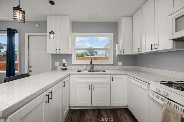 Interior, Kitchen, Pendant Lights, Wood Texture Flooring