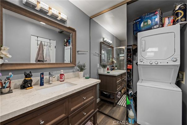 Bathroom, Interior, Utility Closets, Washer, Wood Texture Flooring