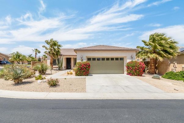 Attached, Exterior, Facade, Ranch
