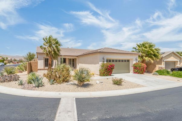 Attached, Exterior, Facade, Ranch