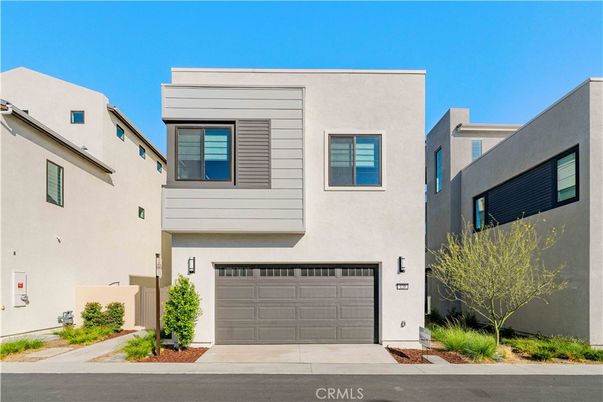 Attached, Exterior, Facade, Modern