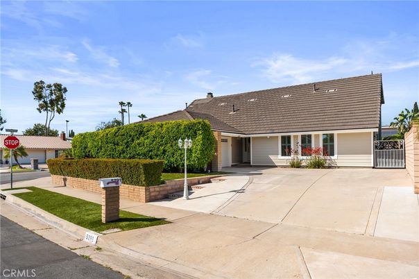 Exterior, Facade, Ranch