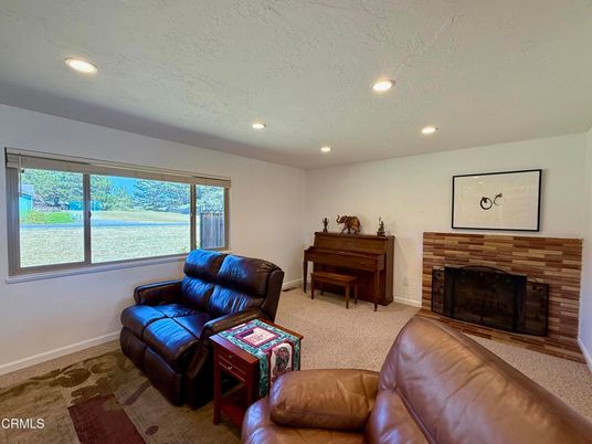 Fireplace, Interior, Living room, Piano, Recessed Lighting