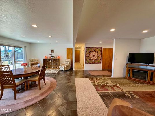 Dining room, Interior, Recessed Lighting