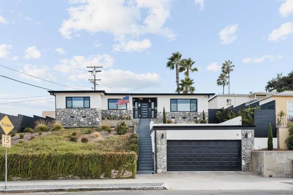 Attached, Exterior, Facade, Modern