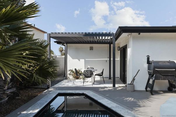 Exterior, Pool