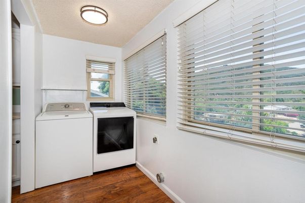 Interior, Washer, Wood Texture Flooring