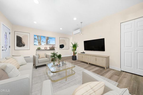 Interior, Living room, Pendant Lights, Recessed Lighting, Wood Texture Flooring