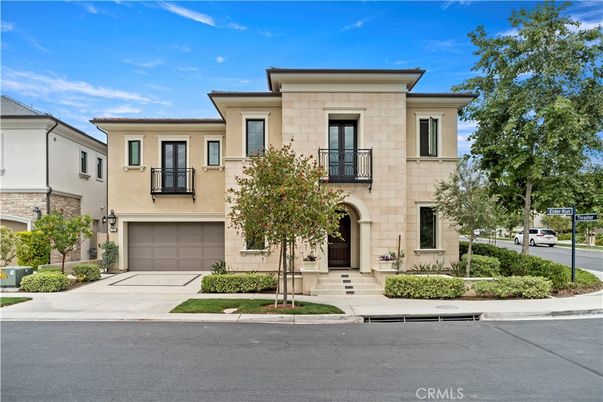 Attached, Exterior, Facade, Mediterranean