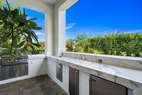 Exterior, Interior, Stainless Steel Appliances, Water