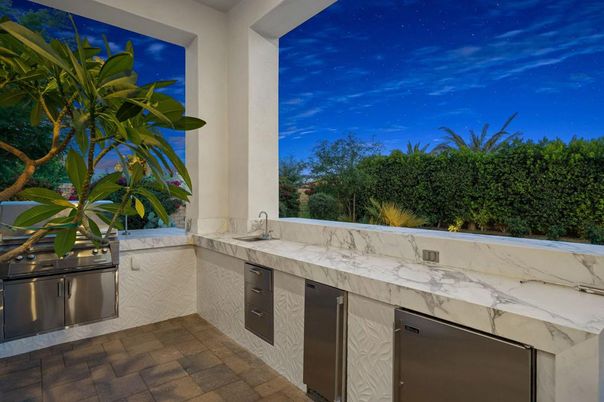 Exterior, Interior, Stainless Steel Appliances