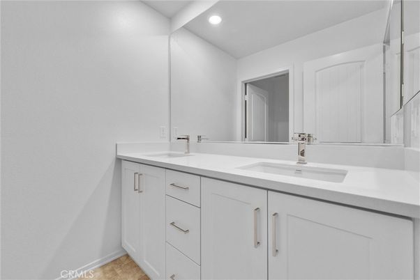 Bathroom, Dual Sink Vanities, Interior, Recessed Lighting