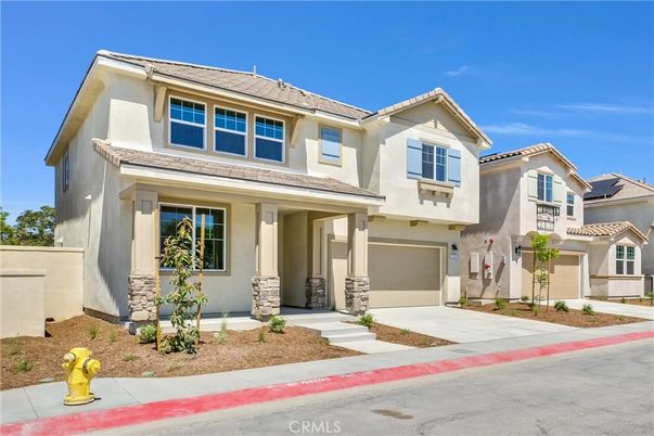 Attached, Exterior, Facade, Mediterranean