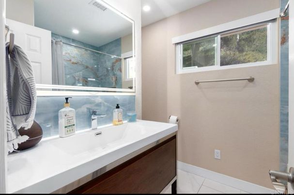 Bathroom, Interior, Recessed Lighting