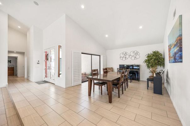 Dining room, Interior, Recessed Lighting