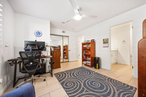 Home Office, Interior