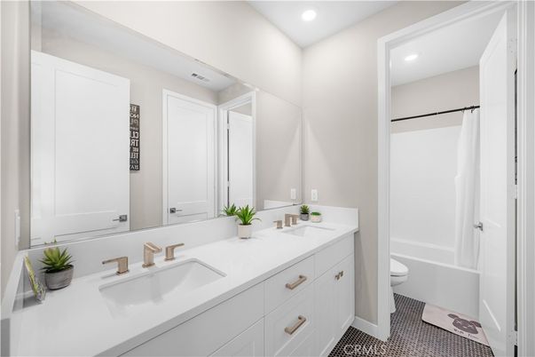 Bathroom, Dual Sink Vanities, Interior, Recessed Lighting