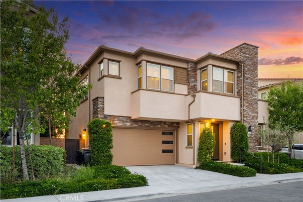 Attached, Exterior, Facade, Modern