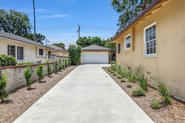 Backyard, Detached Garage, Exterior