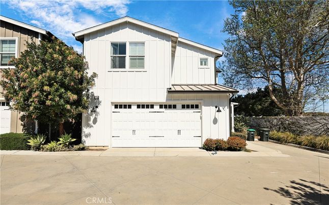 Attached, Exterior, Facade, Farmhouse