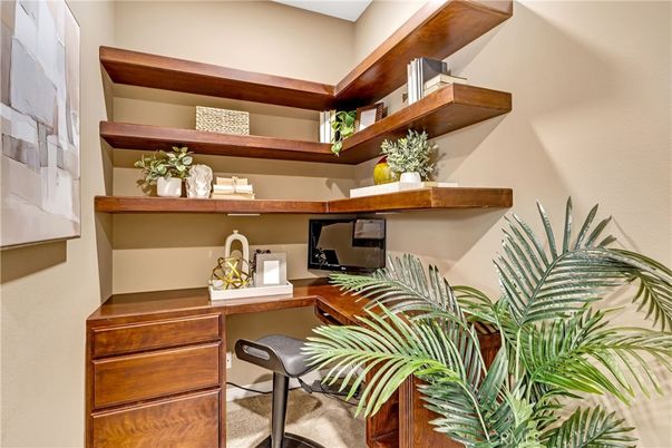 Home Office, Interior