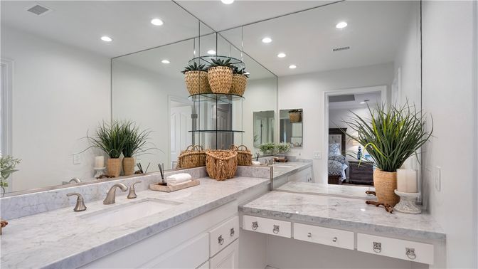 Bathroom, Dual Sink Vanities, Interior, Recessed Lighting