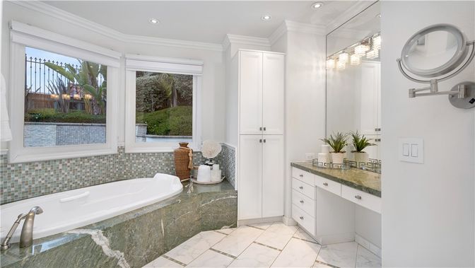 Bathroom, Interior, Recessed Lighting